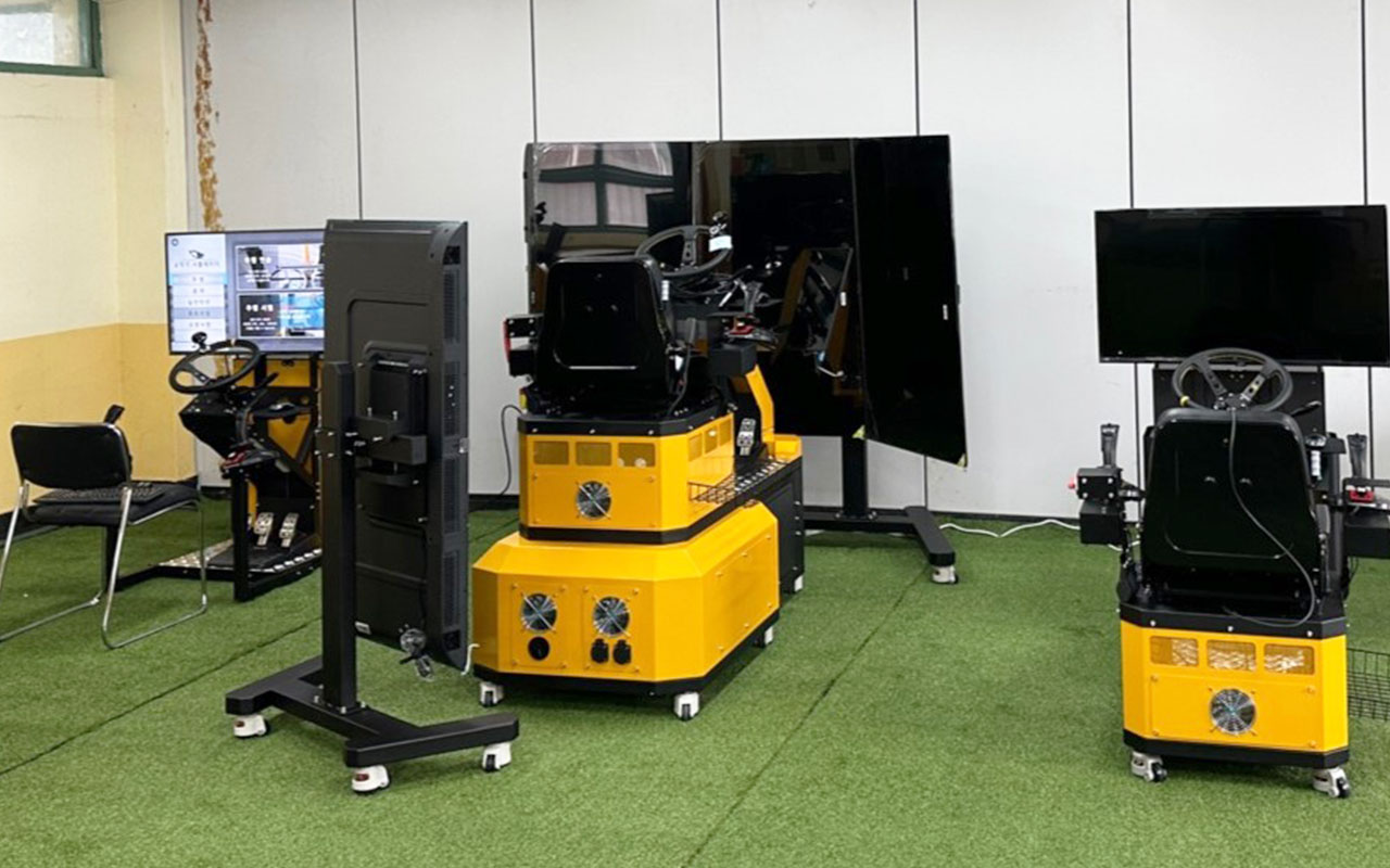 공업고등학교에 굴착기 시뮬레이터 납품