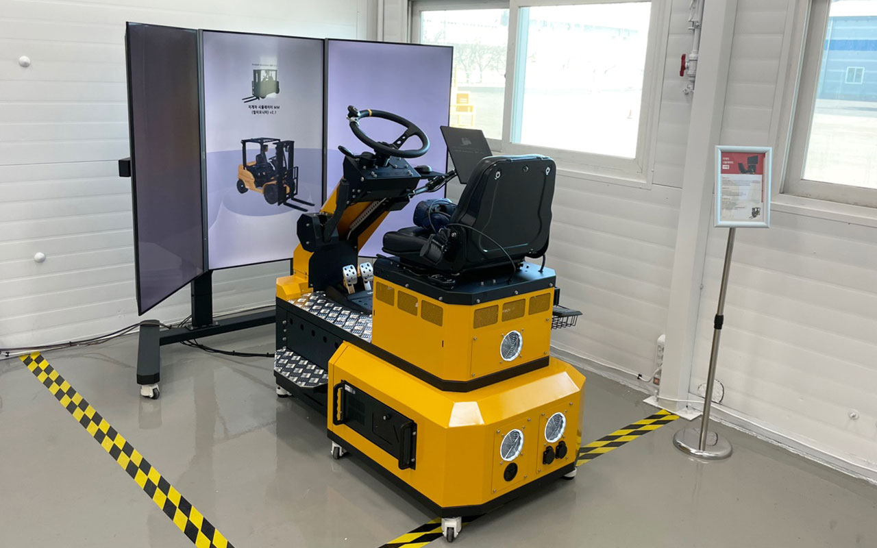 기업에 지게차 멀티모니터 시뮬레이터 납품