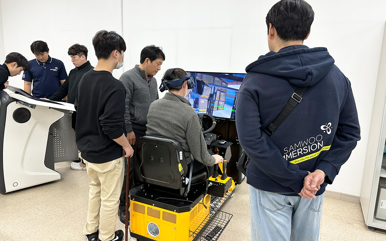 대학에 지게차 HMD 시뮬레이터 납품