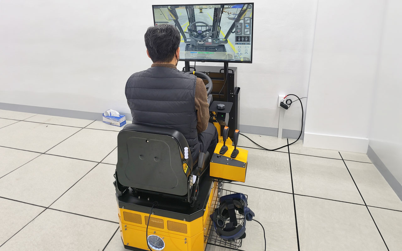 예산의 고등학교에 지게차 HMD 시뮬레이터 납품