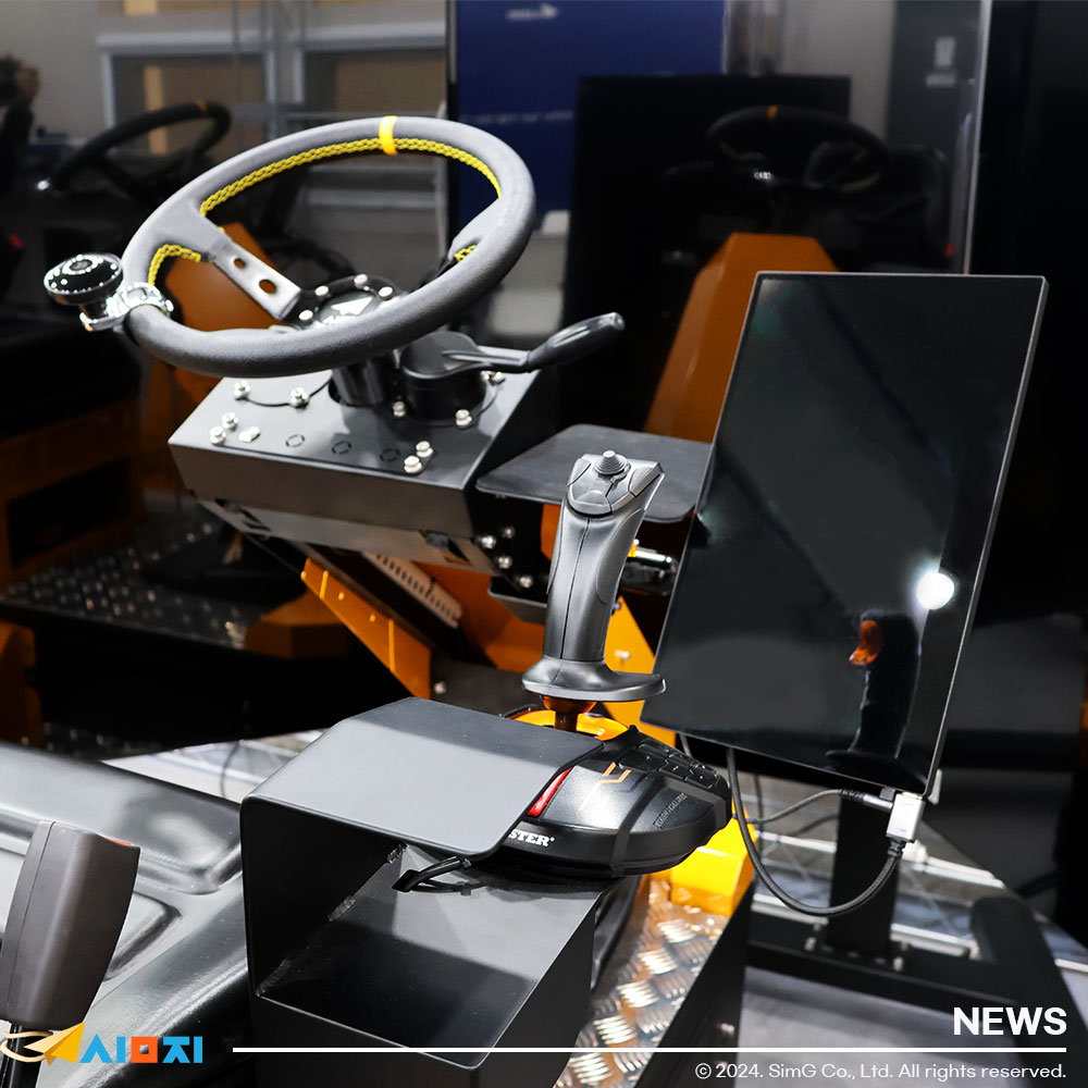 Photos of Multi-Monitor Excavator Simulator Components