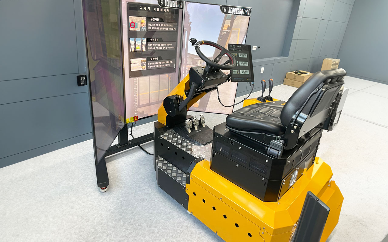 2024-12-05_img_공업고등학교에-지게차-멀티모니터-시뮬레이터-납품.jpg